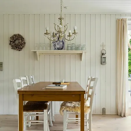 Vakantiehuis A Gem Close To And Town